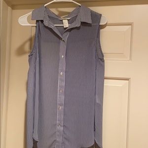 Pin striped collared sleeveless shirt